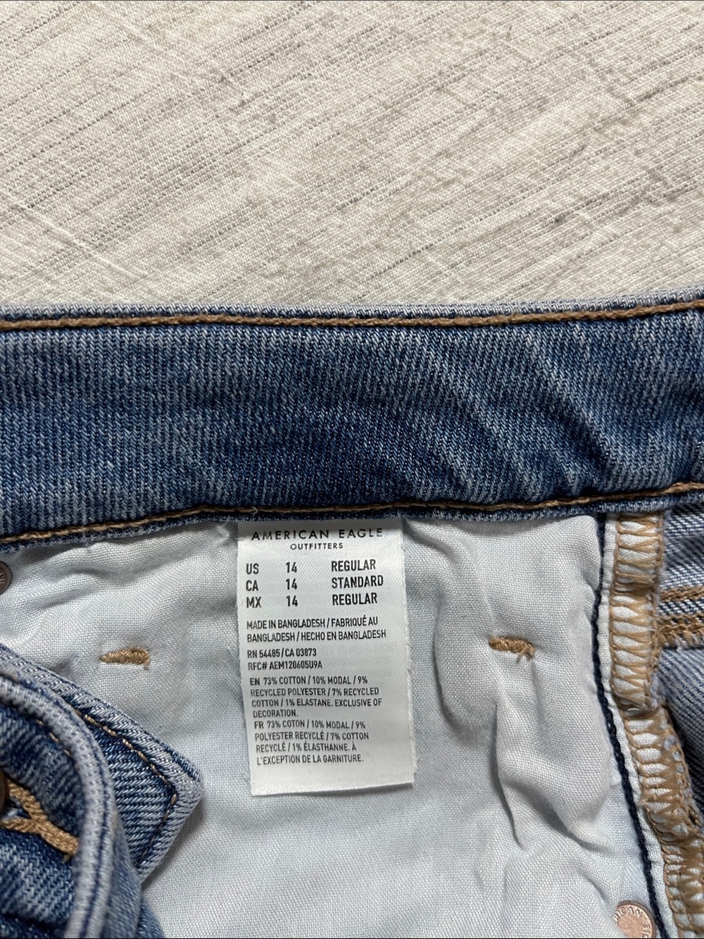 American Eagle Outfitters Women’s MOM JEAN - Picture 6 of 6